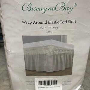 Biscayne Bay twin 18” drop ivory elastic ruffle bed skirt NIP polyester